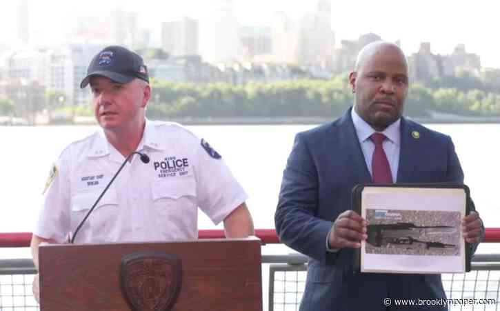 Police fatally shoot knife-wielding man on Brooklyn Bridge