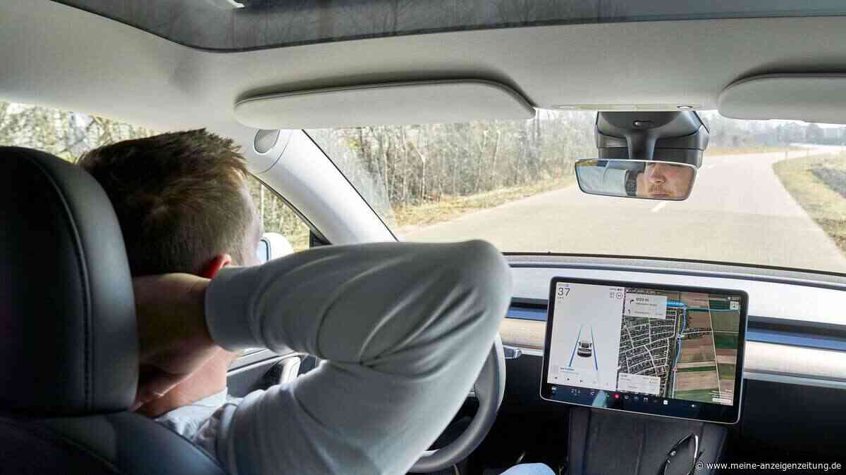 Betrunkener schläft im Beifahrersitz und lässt sich von seinem Auto nach Hause fahren – diese Strafe gab es
