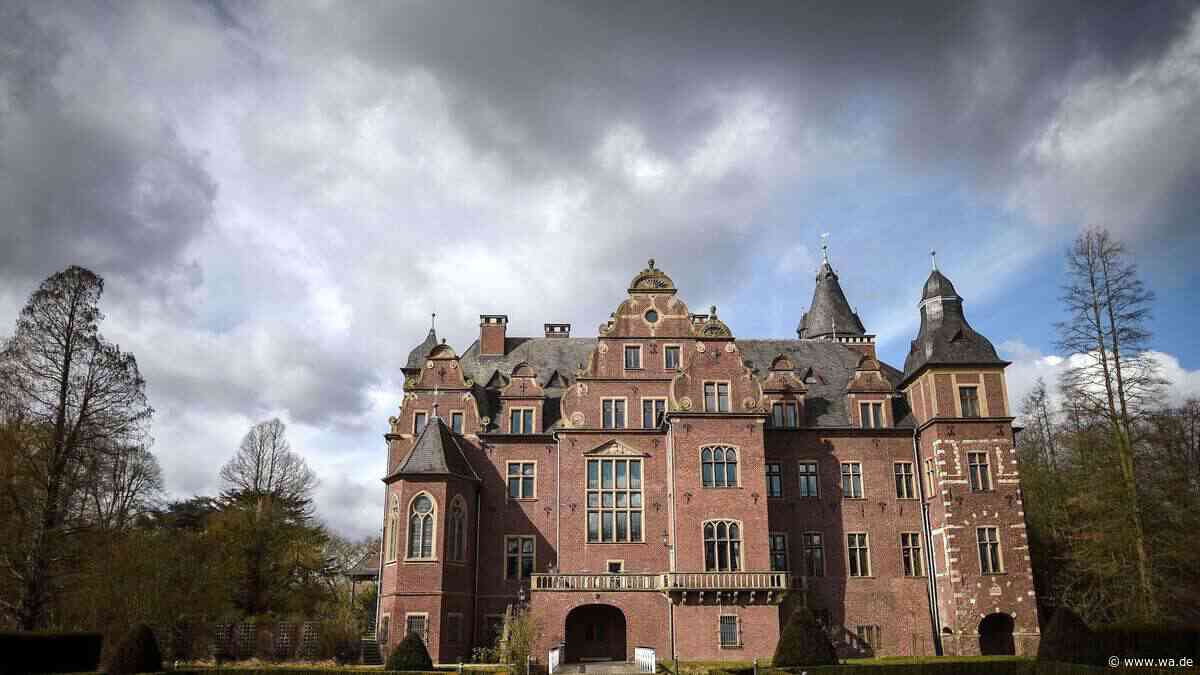 Mit Türmen und Zinnen: Bezauberndes Schloss mit Naturpark aus dem 13. Jahrhundert