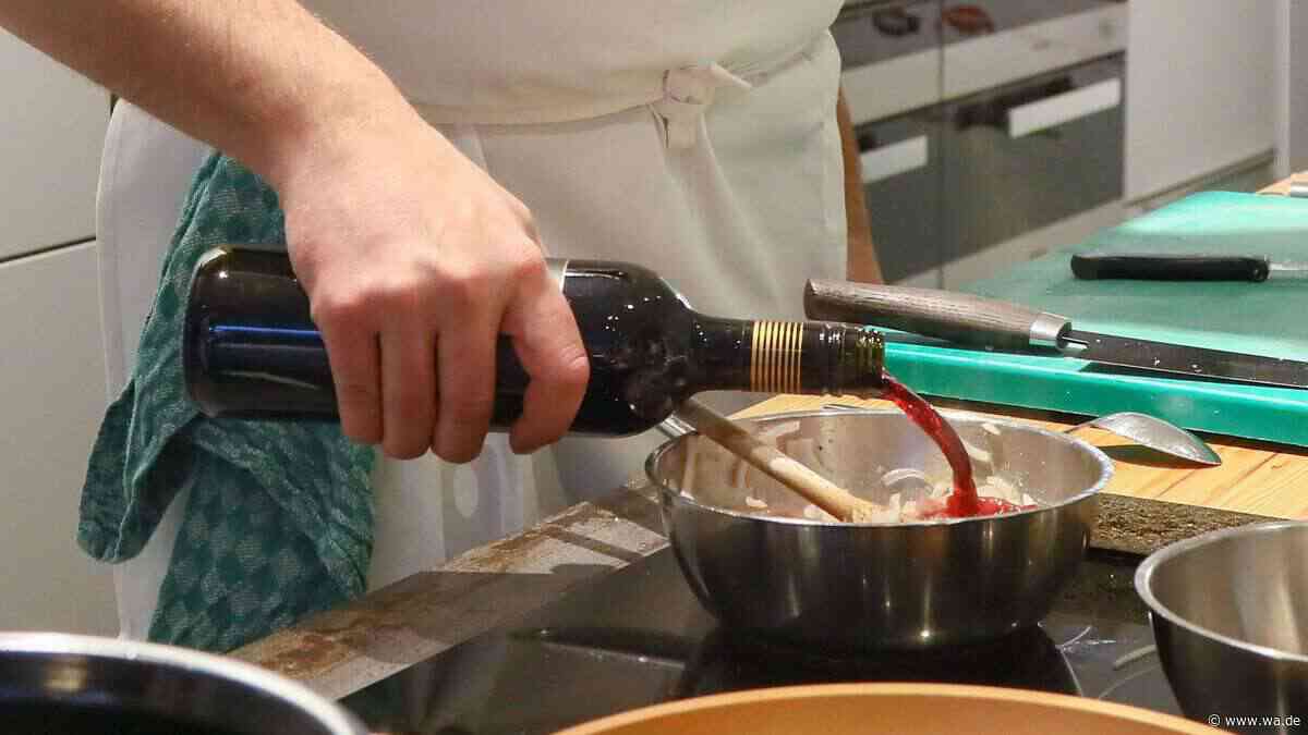 Kochen mit Alkohol: So viel Restalkohol bleibt wirklich in Ihrem Essen zurück