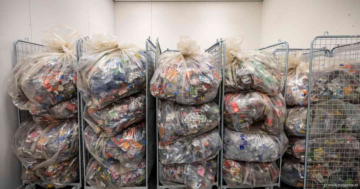 Kabinet wil veel meer inleverpunten en op alle drankflessen statiegeld