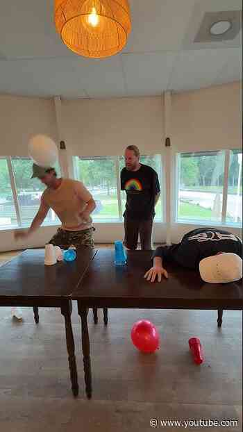 GOOI de BALLON en STAPEL de BEKERS challenge 🫠 #stuktv #bekers #ballon #challenge #fail #funny