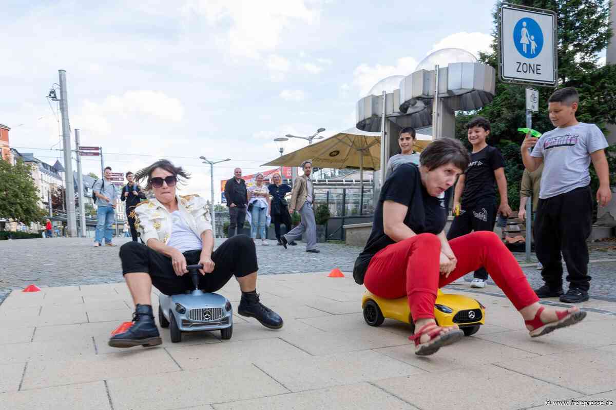 Bobbycar-Rennen mitten in Plauen: Was war denn da los?