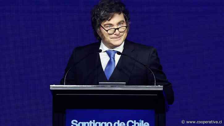 Eyzaguirre: Milei vino a Chile a "vendernos el lenguaje de la Guerra Fría"