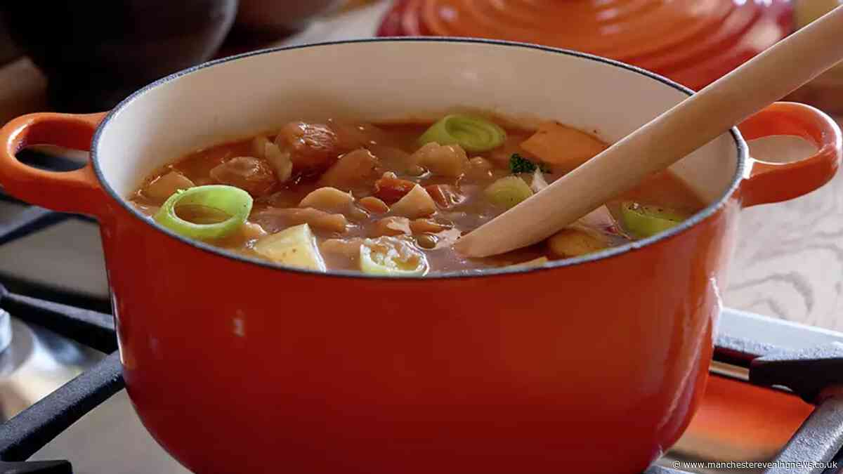 Argos casserole dish that 'gives Le Creuset a run for its money' drops to £9 from £38 in clever deal stack