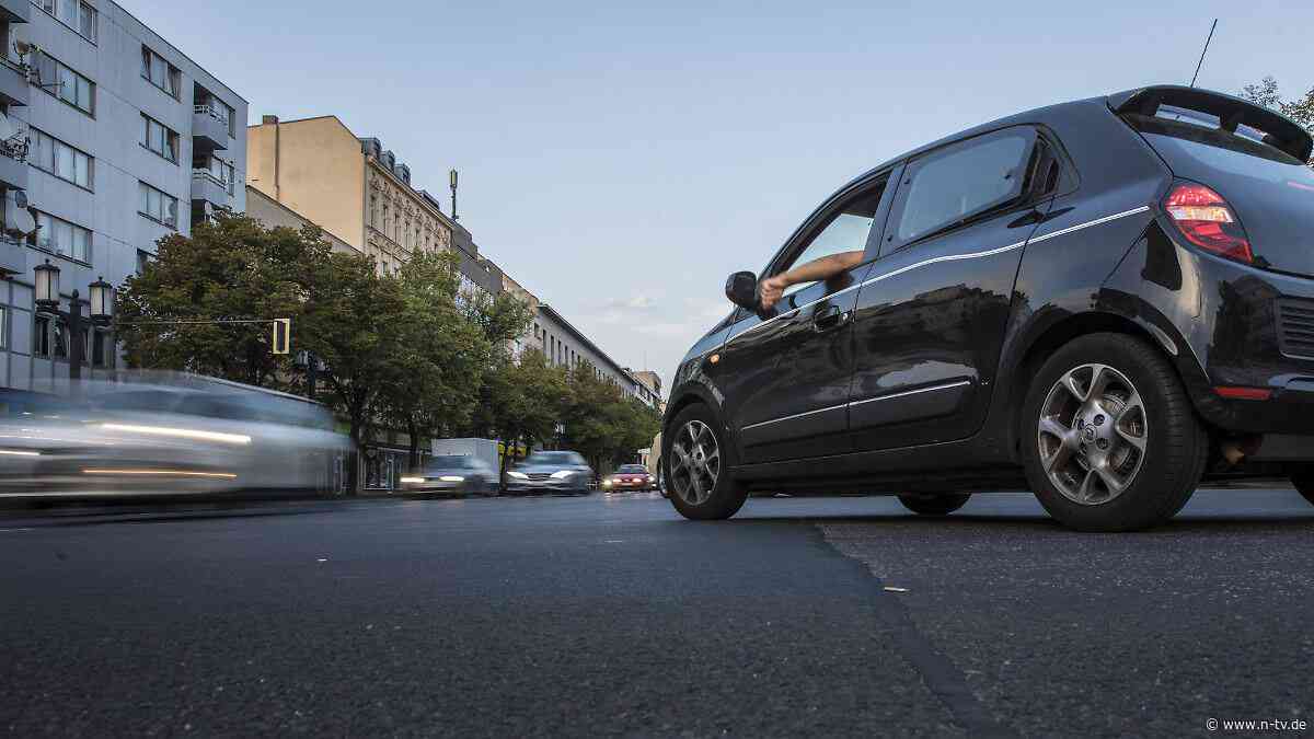 Urteil aus dem Verkehrsrecht: Beim Abbiegen überholendes Auto gerammt - Alleinschuld?
