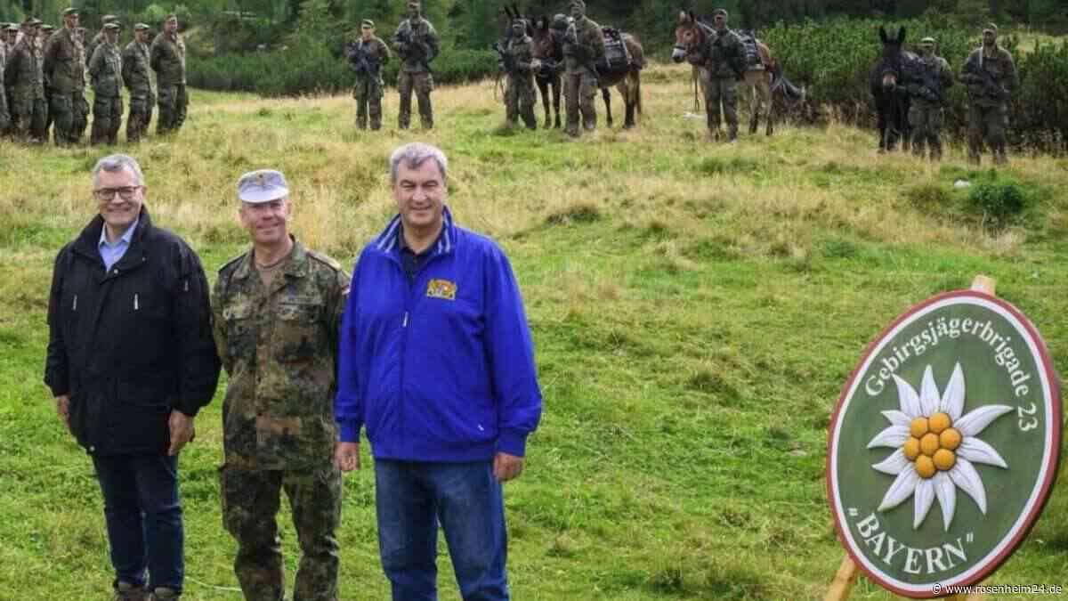 Gefechtsübung auf der Reiter Alpe: Söder ehrt Gebirgsjäger mit Fahnenband