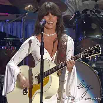 Ella Langley scores first UK singles chart topper with Choosin Texas