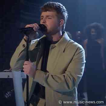 Alex Warren scores second consecutive UK Number 1 album with WILDCHILD
