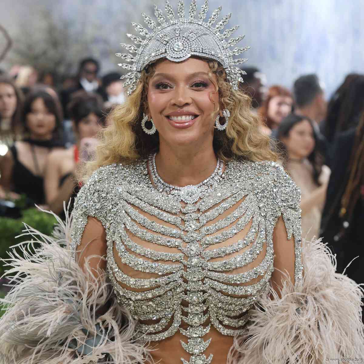 Beyoncé Selling Empty Beekeeper Crate With Buzzworthy $948 Price Tag