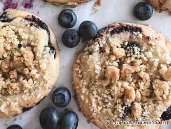 Love blueberry muffins? Try baking these blueberry streusel cookies