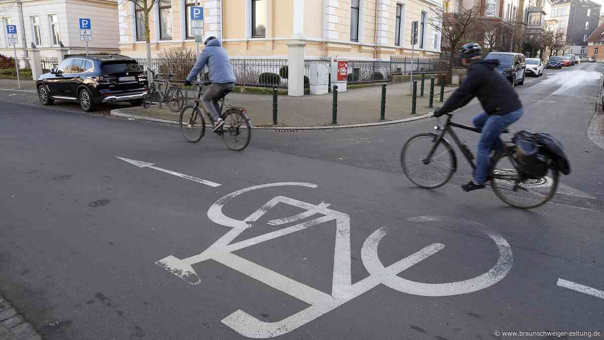 Illegaler Auto-Schleichweg trotz Fahrradstraße: Muss die Stadt nachbessern?