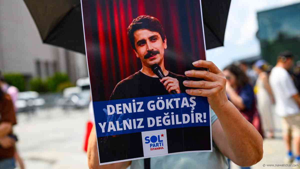 Populaire komiek riskeert lange celstraf omdat hij beledigende grappen maakte over president Erdogan