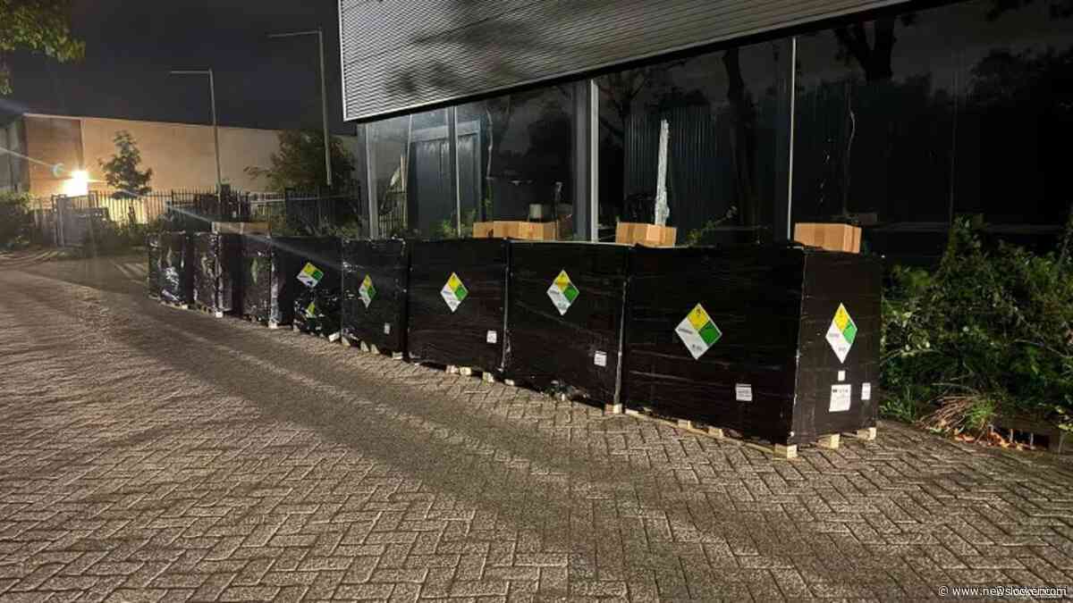 Politie vindt bijna vijfduizend lachgasflessen in loods in Zuid-Hollands Poortugaal
