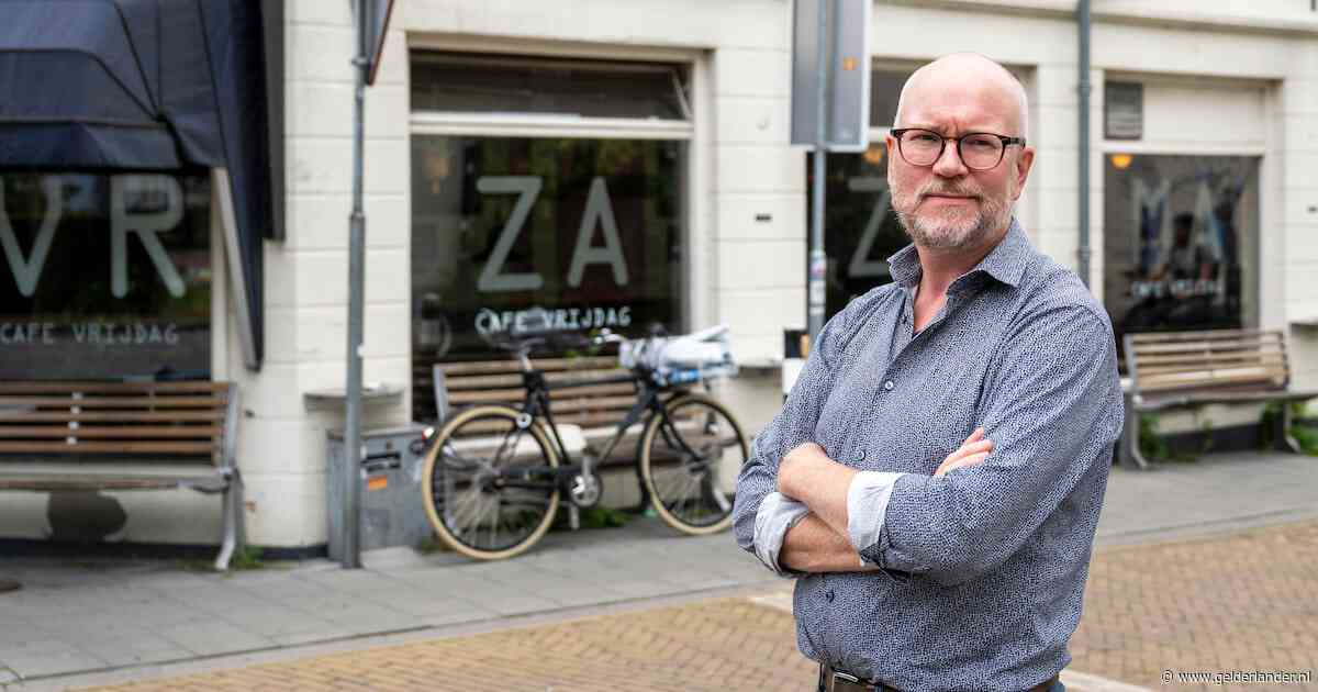 Eric (51) nam vakantiedagen op om met de gordijnen dicht thuis te zitten: ‘Ik dacht dat ik gewoon lui was’