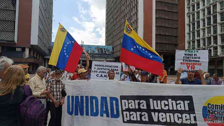 Jubilados y pensionados de CANTV protestan en Caracas para exigir el pago de asignaciones pendientes y la restitución de servicios de salud