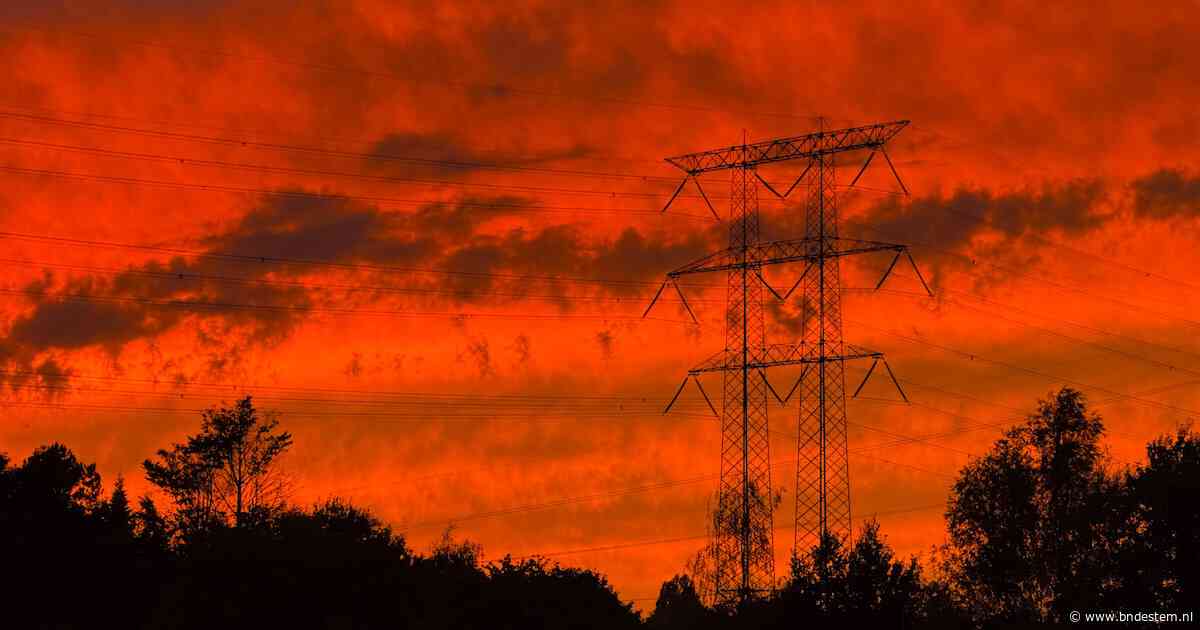 Brabanders genieten van spectaculaire lucht na zonsondergang en delen massaal beelden