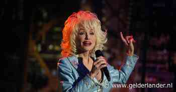 Ster Dolly Parton op Walk of Fame hersteld