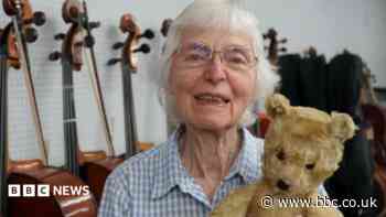 Cellist Jacqueline du Pre's belongings fetch £52k
