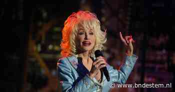 Ster Dolly Parton op Walk of Fame hersteld