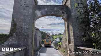 Bridge closed after lorry causes severe damage