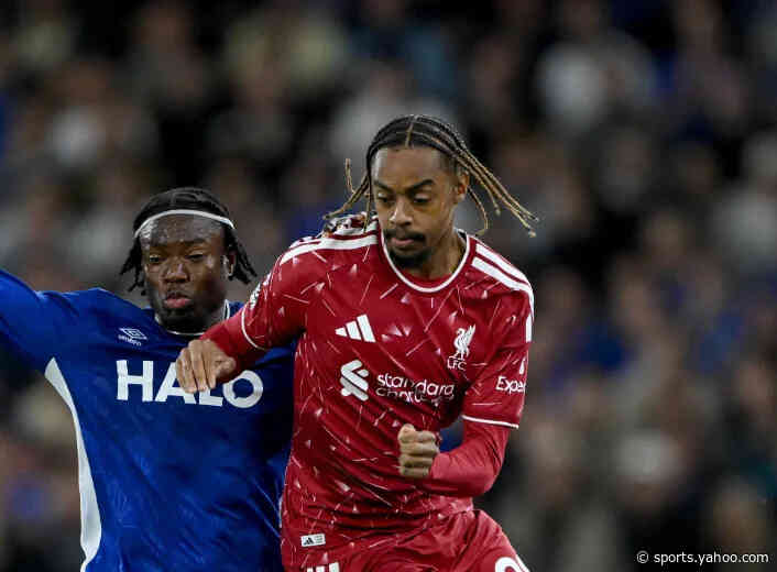 📸 Bradley Barcola makes his Premier League debut for Liverpool!