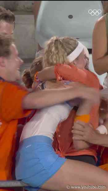 🧡Team Netherlands women’s hockey team celebrating their gold medal win is everything.🥹