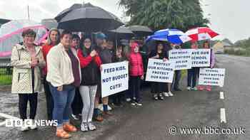 Parents protest outside school following 'shock' kitchen closure