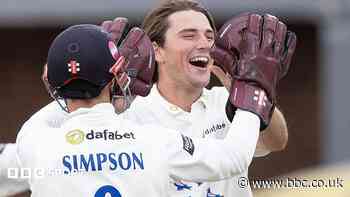 Sussex close in on victory at Essex
