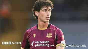 Chesterfield sign midfielders Randall and Dyer