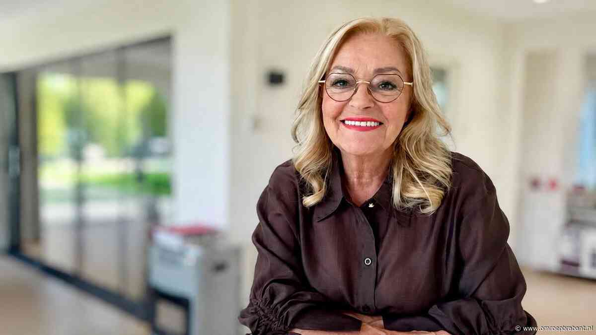 Corry Konings wordt 75 en denkt niet aan stoppen: 'Ik blijf lekker zingen'