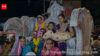 Family Celebrates Baby Girl: Dahifales hail first daughter in 200 years; procession in Beed