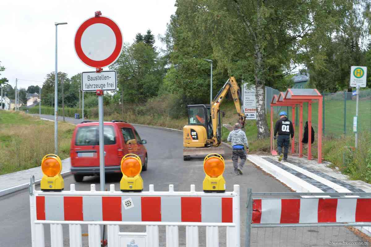 Berthelsdorf bei Freiberg: Drei Bauherren, eine Hauptstraße, seit 30 Monaten im Bau