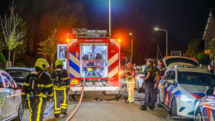 Man gewond na woningbrand in Rijsbergen, politie neemt spullen mee