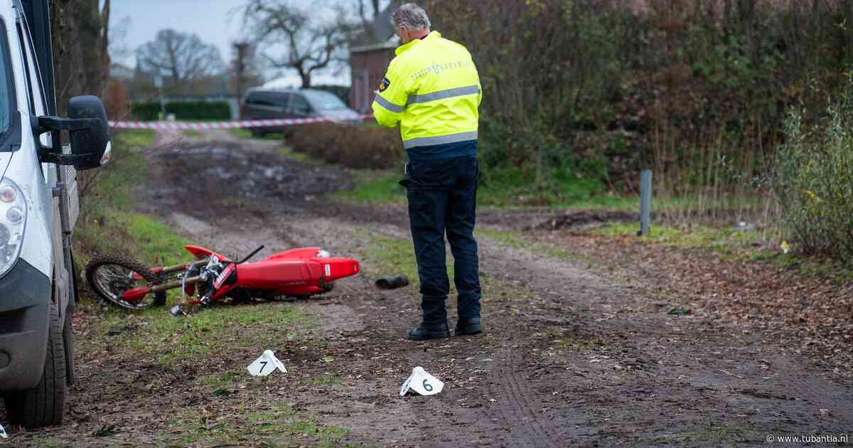 Jongen (13) op crossmotor overlijdt na botsing met tractor, verdachte verloor kort daarvoor eigen zoon