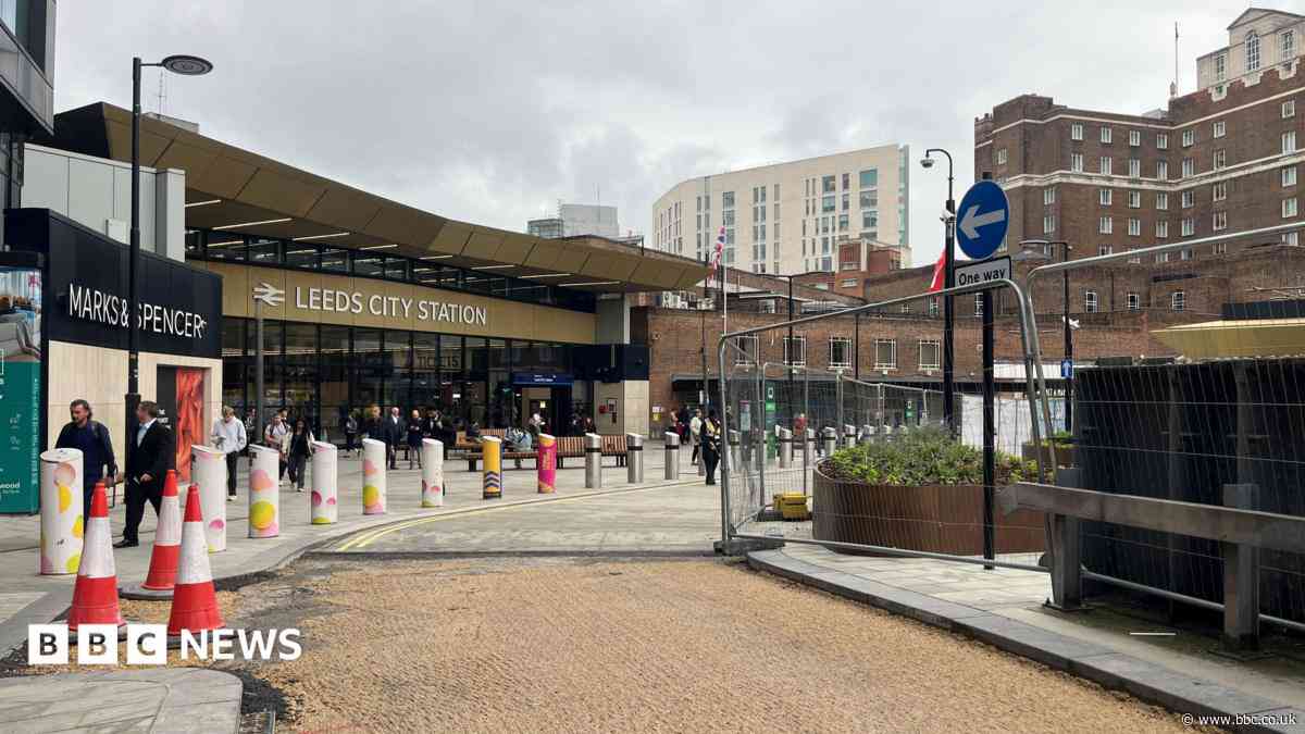 Railway station entrance scheme delayed further