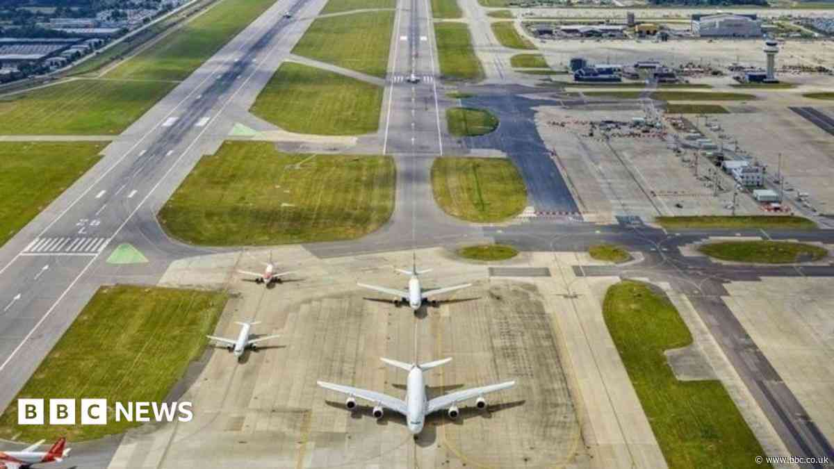 Planes grounded at Gatwick after aircraft stuck on runway
