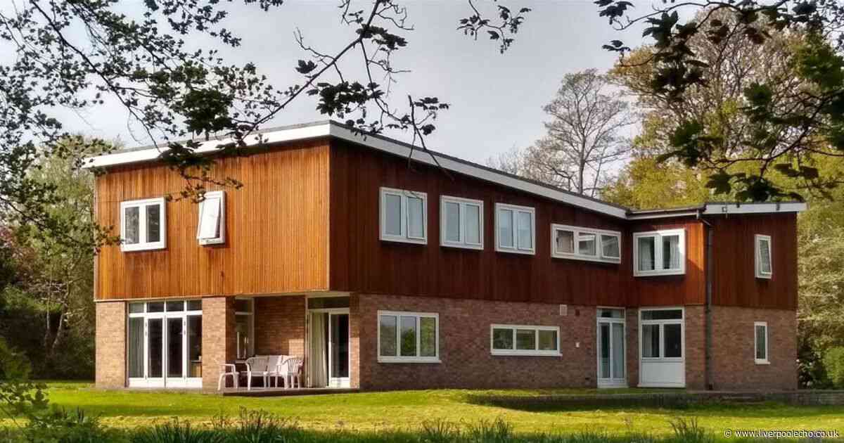 Unique house with vintage charm on the market in Thornton Hough