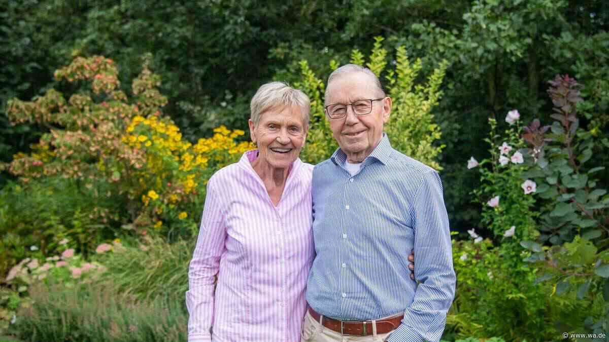 Ex-Bürgermeister sucht im Kurs immer wieder den Tanz mit ihr – 65 Jahre später feiern sie