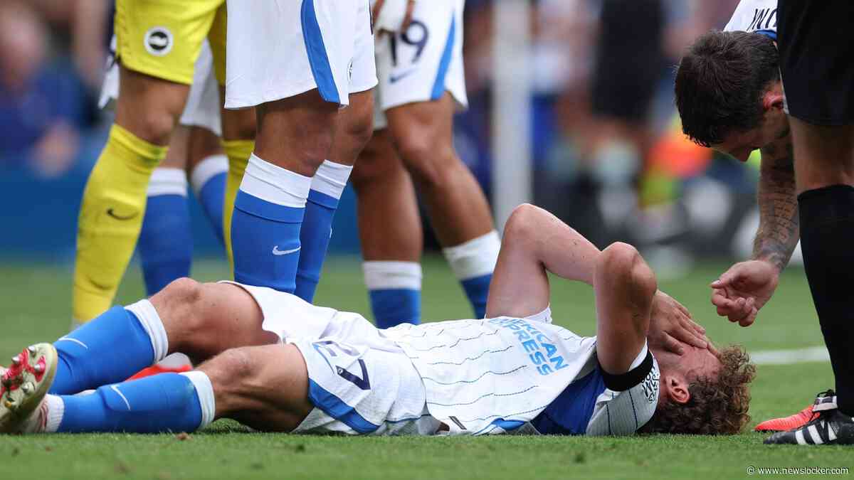 Mats Wieffer loopt bizarre blessure op nadat hij bal in gezicht krijgt: ’Dat zie je soms bij boksen’