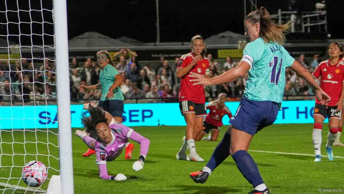 Van de Donk scoort met hak bij officieel debuut topaankoop Putellas in Engeland