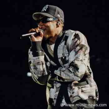 Jay-Z celebrates Beyonce's birthday at London show