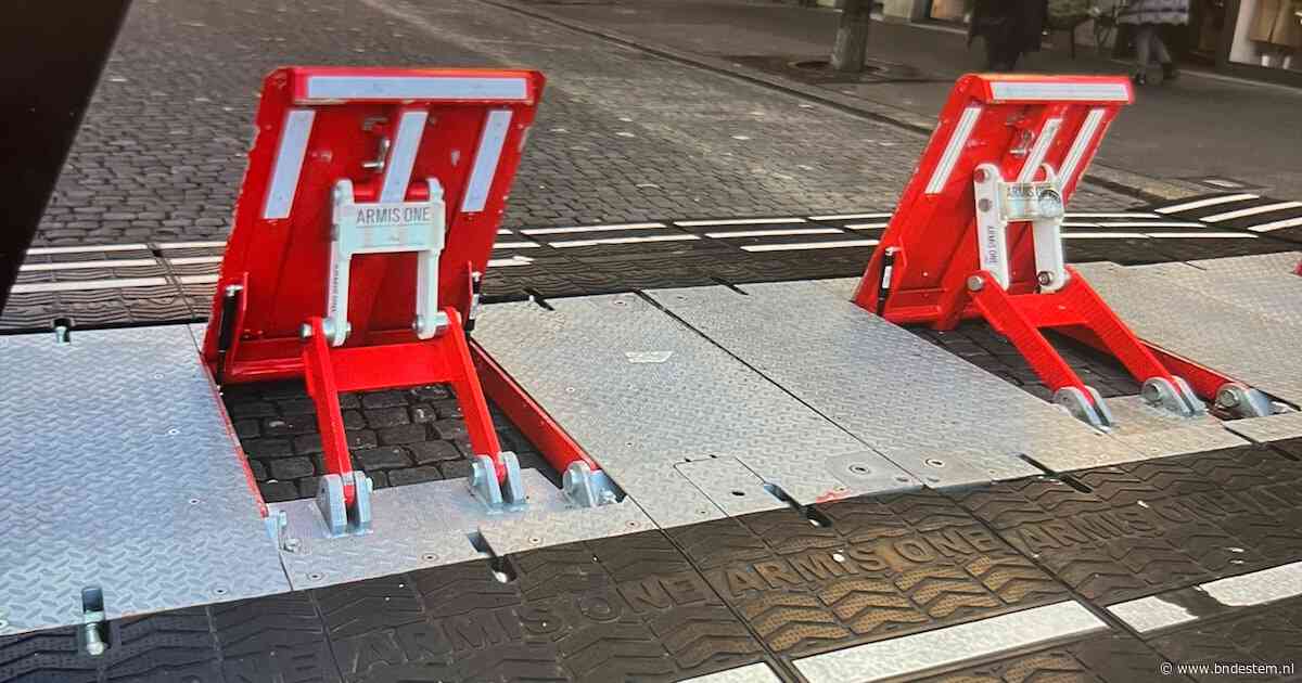 BRIEVEN | Stalen constructie in plaats van betonblokken als beveiliging