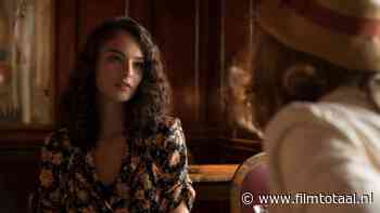 De 21-jarige dochter van Vincent Cassel groeide op met dé Monica Bellucci en had het daar als tiener moeilijk mee