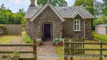 'Cosy' Welsh cottage with tennis court has 'great secure garden for dogs'