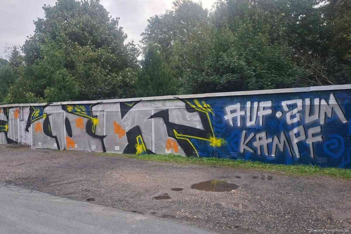 Mit Grafitti: Fans des 1. FC Lok Leipzig melden sich zum Pokalspiel beim VfB Auerbach an
