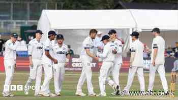 Middlesex cruise to win over struggling Lancs
