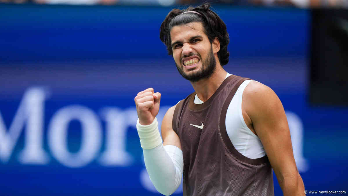 Carlos Alcaraz past kleding aan na ’nipplegate’ op US Open: ’Ik heb mijn tepel te vaak gezien’