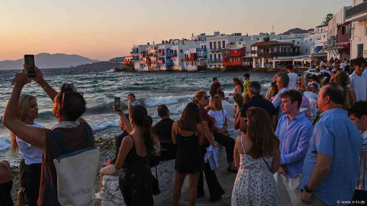 Selfie-Tourismus belastet: Wofür Menschen im Urlaub Schlange stehen
