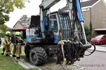 Takken en bladeren vatten vlam in landbouwmachine